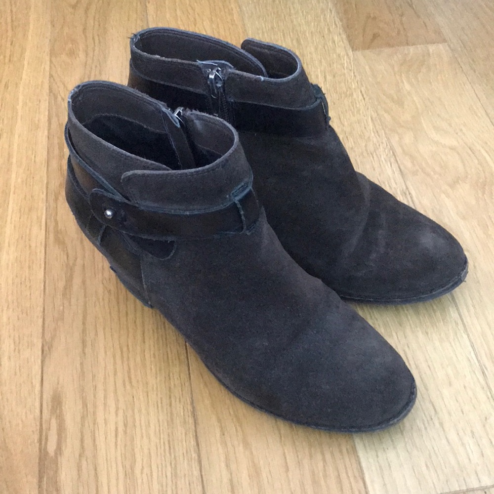 Dolce Vita • suede booties